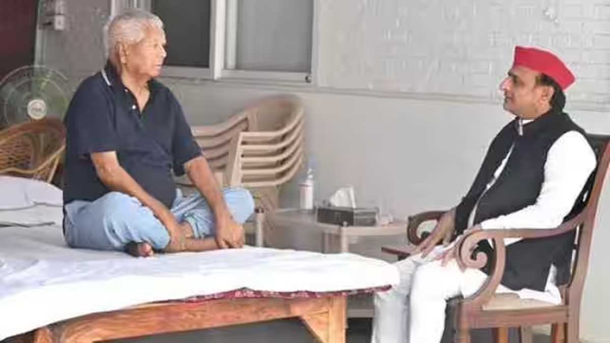 अखिलेश ने दिल्ली में की लालू प्रसाद यादव से मुलाकात